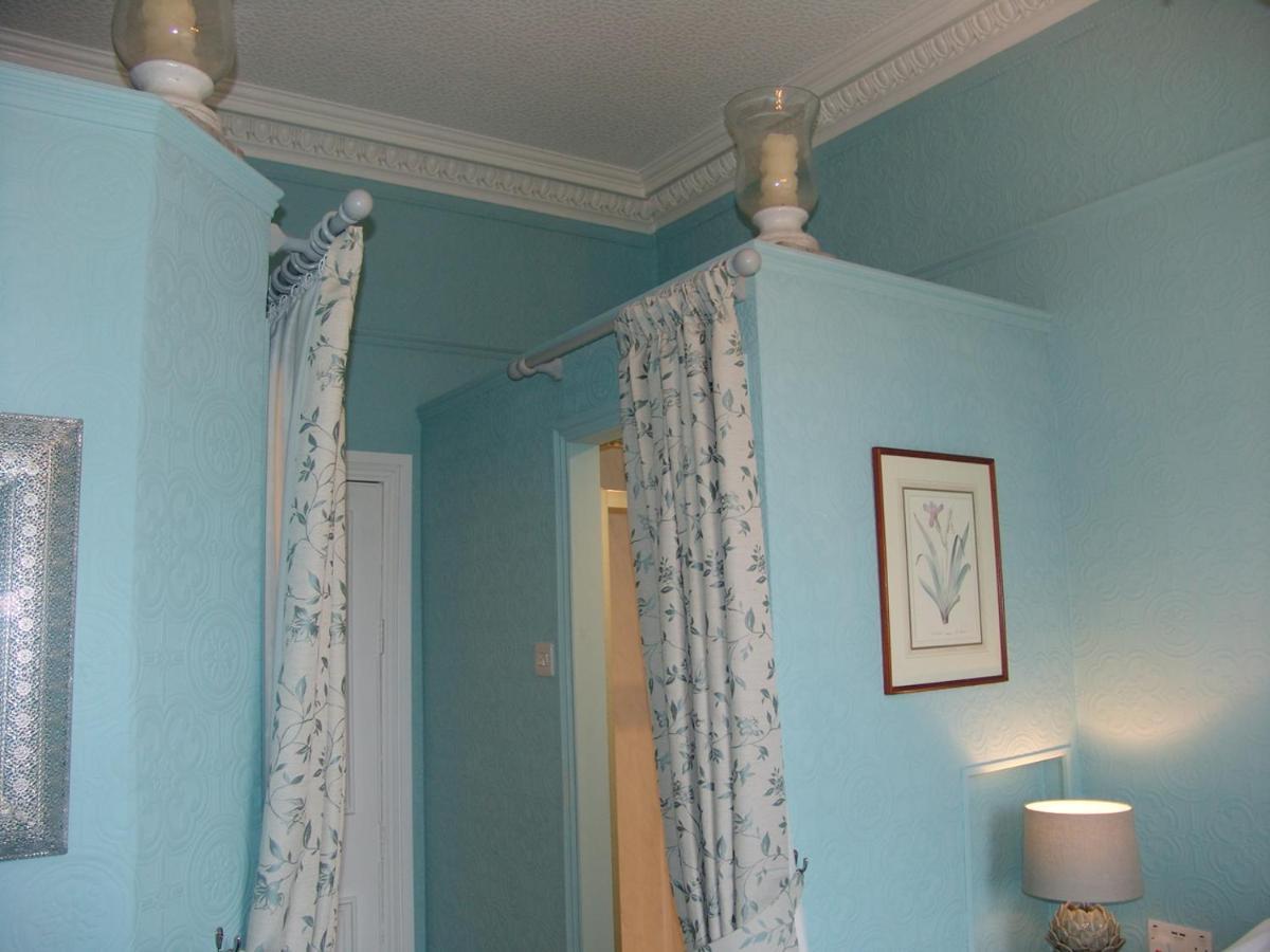 Osborne House B&B Уоркингтън Екстериор снимка