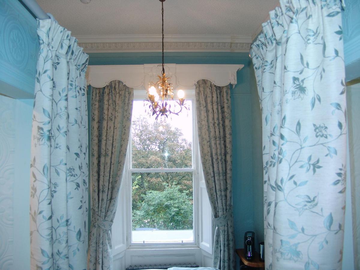 Osborne House B&B Уоркингтън Екстериор снимка